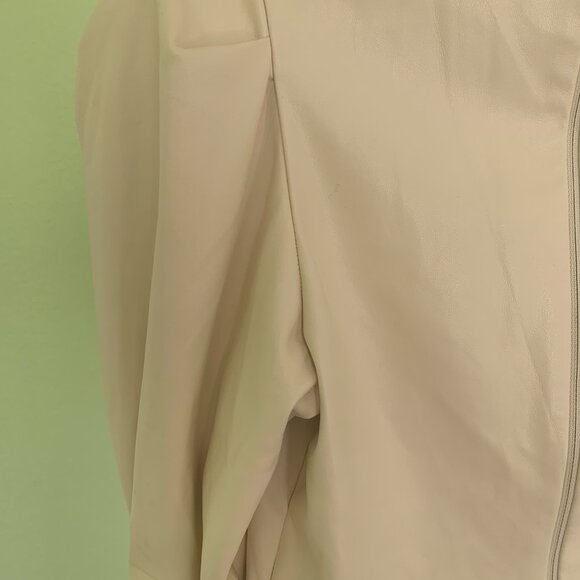Express Faux Leather Top Size M Ivory Cream Mock Neck Puff Sleeve Peplum zip - Picture 9 of 15